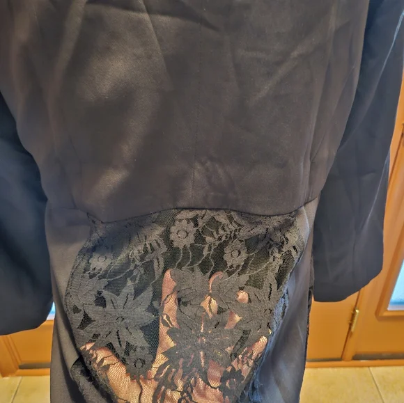 The Pyramid Collection Black Lace Women's Lined Blazer. - Picture 6 of 16
